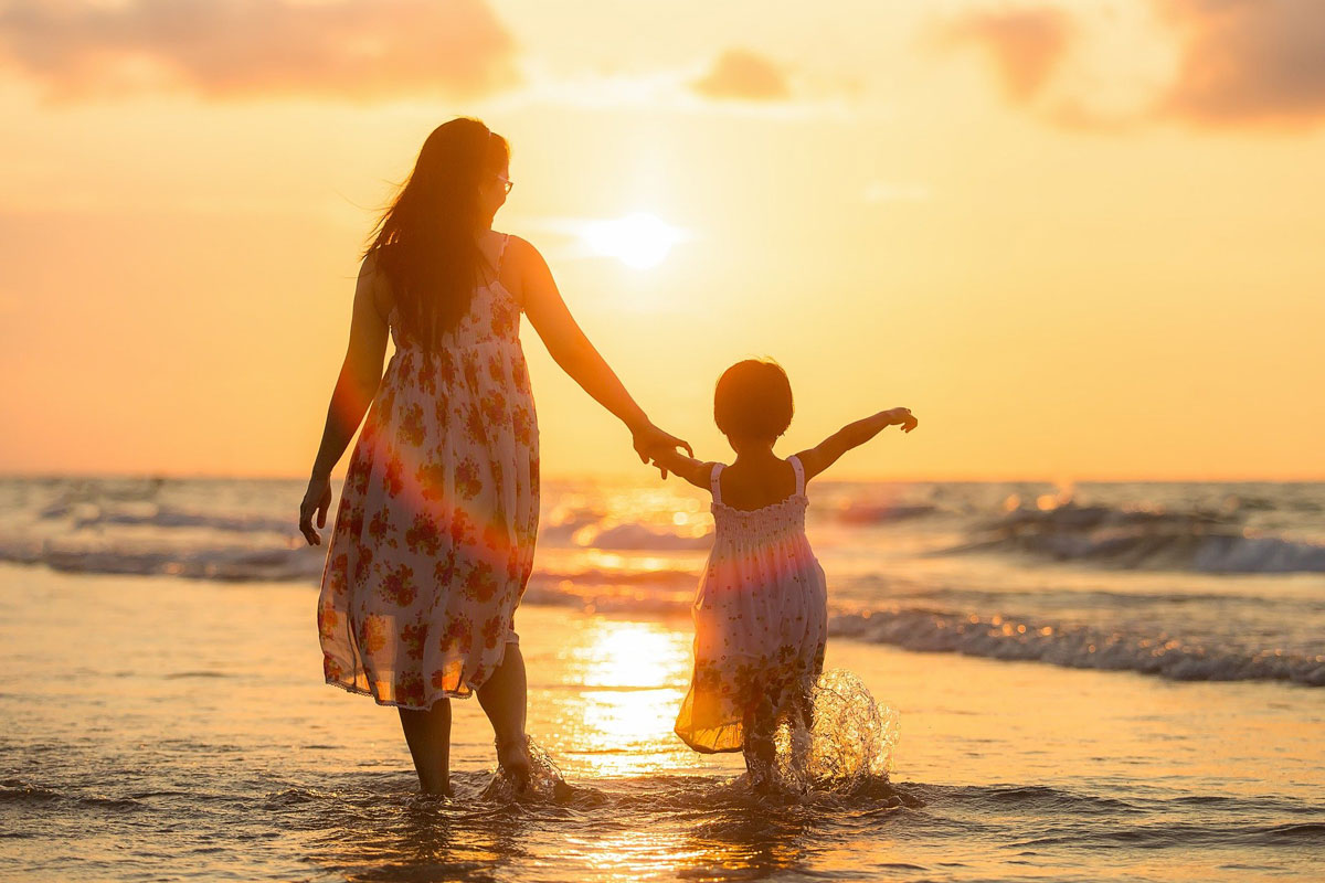 Tidewater Womens Sunset Sandals & Travel Sunscreen Bundle